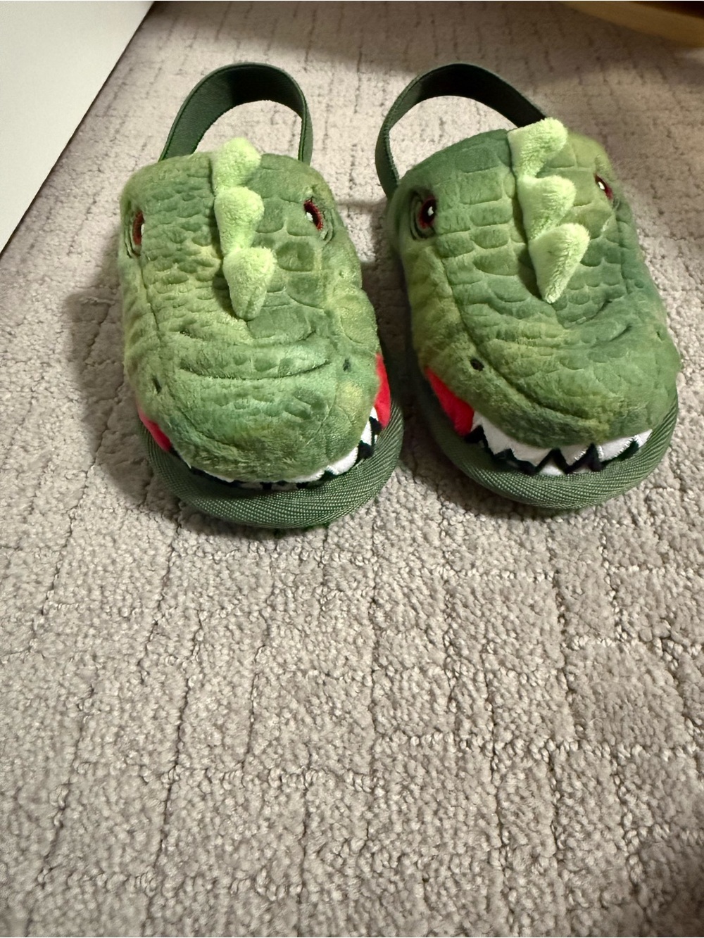 NEW dinosaur slippers toddler sz 9/10